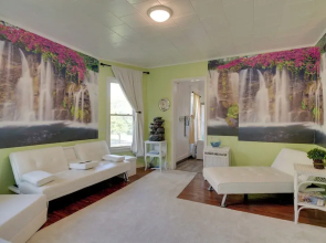 Idyllic Rochester Apt w/ Hot Tub: 2 Miles to Dtwn!