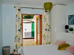 Refurbished Apartment With Garden Near Beach