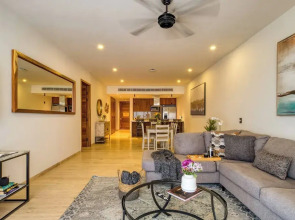 Group Apt #13 #16, no View, 3br, 12 pax
