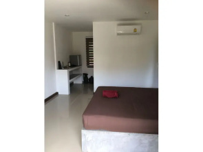 La Marina Khlong Nin Beach