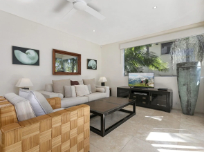 Stunning Riverfront Apartment in Noosaville - Unit 2 Wai Cocos 215 Gympie Terrace