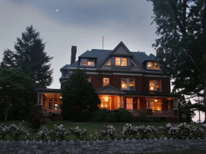 B. F. Hiestand House Bed & Breakfast