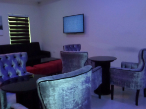 Rightgate Hotel & Suites