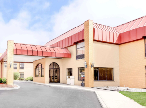 Days Inn & Suites by Wyndham Kalamazoo