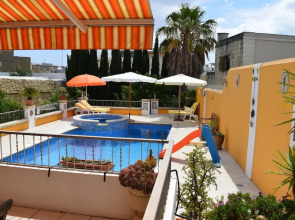 Central villa apartment pool & parking