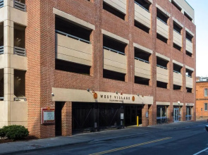 Trifecta 2BR Free Parking Modern Superhost