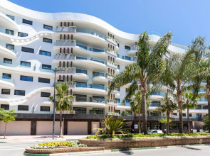 Blue Infinity Luxury Apartment by GHR Rentals