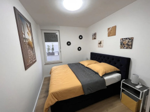 Sunshine Deluxe 80m2 Apartment With Pool, 50 m2 Garden Lounge and Outdoor Space
