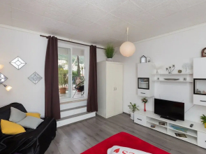 Apartments Mavi - Studio Apartment With Terrace and City View