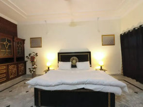 Room-room 3 Serene Retreat in Rawalpindi