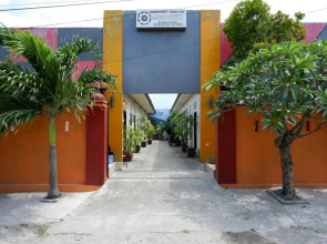 RedDoorz near Mutiara SIS Al Jufrie Airport Palu