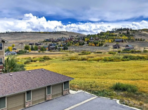 18 Mi to Winter Park: Granby Condo w/ Covered Deck