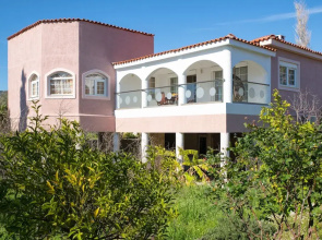 House of Paradise in front of the golf court-sea
