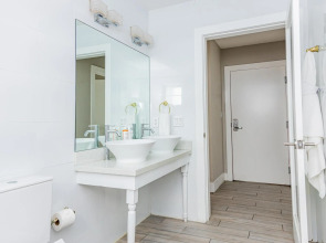 Oceanside Hotel and Suites