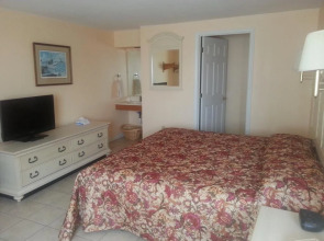 Lowes Wharf Marina Inn