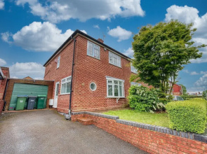 Modern 3 Bedroom 2 Bath Hse with Parking