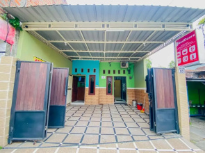 RedDoorz near Sunrise Mall Mojokerto