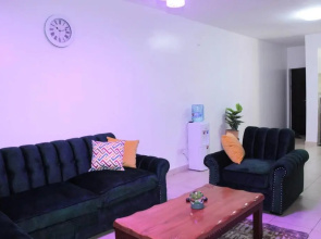 Lovely Emerald Green 3-Bedroom Apartment