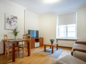 Goodson & Red Old Town Apartments