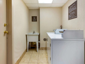 Comfort Suites Oakbrook Terrace near Oakbrook Center