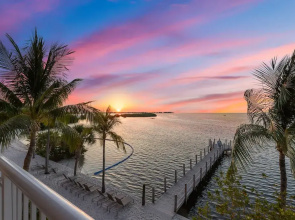 Ocean Front 1BR Suite With Direct Beach Access