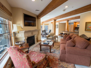 Three Bedroom Suite 3 Apartment Hotel by Redawning
