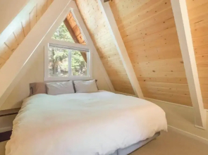 Mountaineer by Avantstay Classic A Frame w/ a Great View & Access To Lake Tahoe Park Association