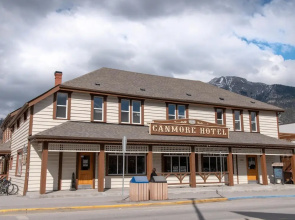Party Hostel- Canmore Hotel Hostel
