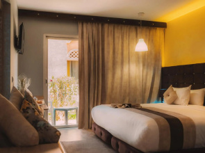 Hotel Karam Palace