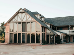 Victorian Inn & Suites