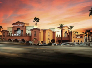 Silver Sevens Hotel & Casino