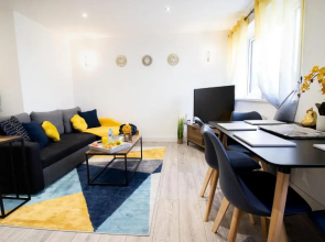 Highfield Apartment by Southwest Rooms - Free Netflix and Parking