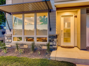 Elegant Townhome Near Old Town, Breweries and River!