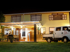 Taharuu Surf Lodge