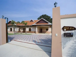 The Chase and Foxlea Executive Villas