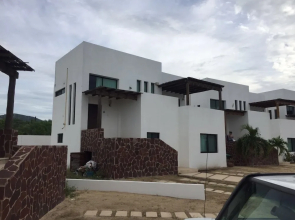 3 Bedroom House , 3 Pools & Gym home