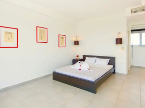 Sparkling Villa in Acrotiri with Private Pool near Sea Beach