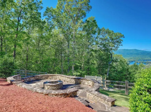 Hiawassee Vacation Rental: 1 Mi to Lake Chatuge!