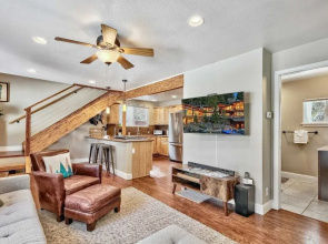 Dancing Bear Cabin Pet Friendly, Sleeps 4, Totally Cute!