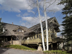 349 Holden Rd. 5 Bedroom Home by RedAwning