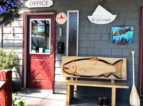 Wheeler on the Bay Lodge & Marina