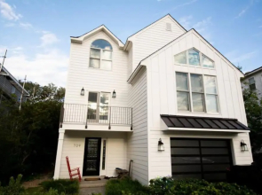 Gorgeous Santosha Hot tub Pool Walk to Beach