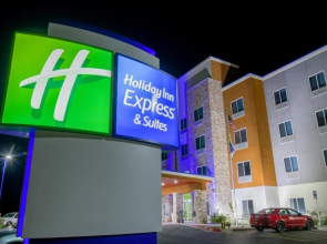 Holiday Inn Express & Suites Raymondville by IHG