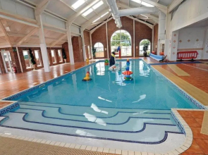 Sleeps 6, Gym, Entertainment, Pool, Beach