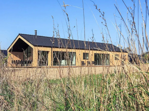 5 Star Holiday Home in Humble