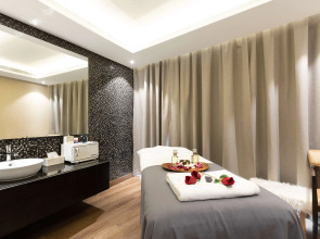 Отель Radisson Blu Hotel, Dubai Canal View