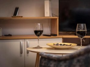 Piccolo studio Belgrade,Crveni krst