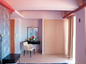 Niriides Beach Hotel