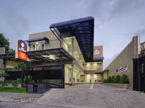 RedDoorz Syariah near Graha Pena