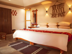 Mariposa Beach Grove